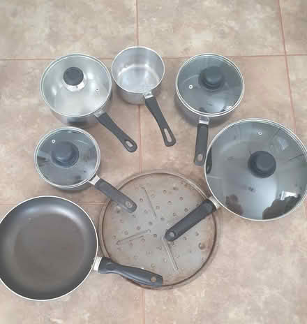Photo of free Pots and pans/pizza tray (High Wycombe) #1
