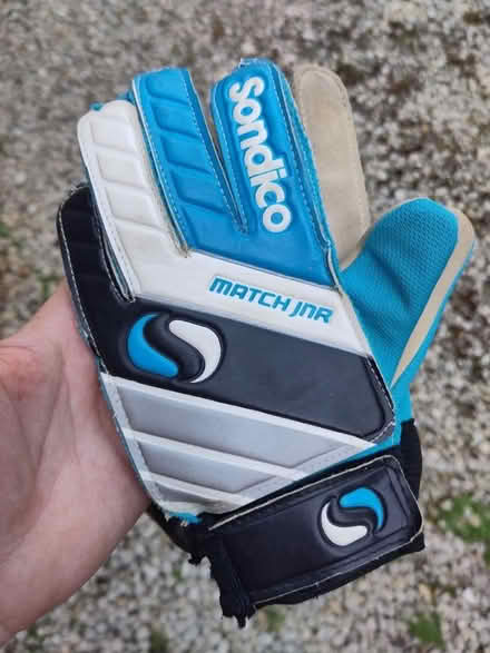 Photo of free Junior Sondico Goalie Gloves (Little Kingshill HP16) #1