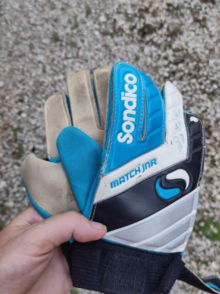 Photo of free Junior Sondico Goalie Gloves (Little Kingshill HP16) #2