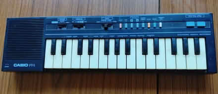Photo of free small music keyboard (Falsgrave YO12) #1