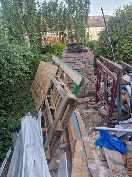 Photo of free 3 pallets (east leake LE12) #2