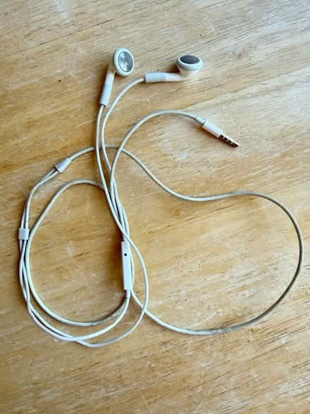 Photo of free First Gen Apple earphones (Upper East Side) #1