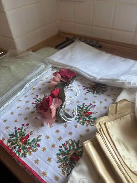 Photo of free 3 Tablecloths With Napkins + Rings (Eythorne CT15) #2