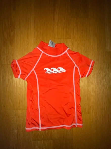 Photo of free Swim surf top 3-4 y (Angel EC1V) #1