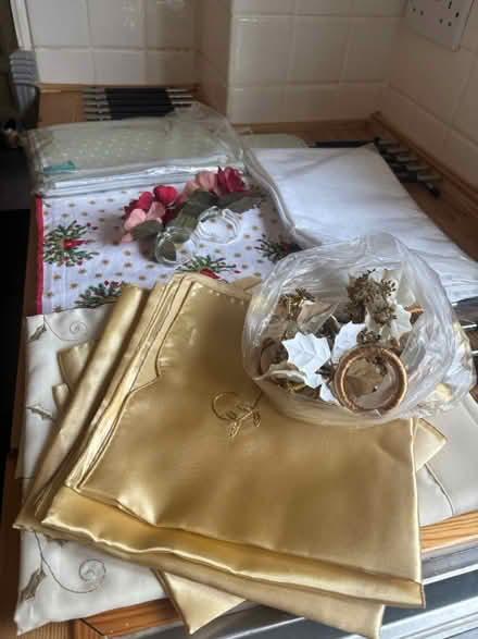 Photo of free 3 Tablecloths With Napkins + Rings (Eythorne CT15) #4