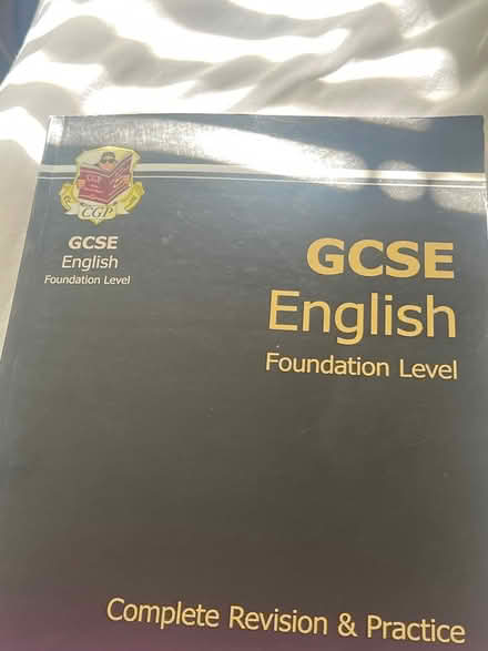 Photo of free GCSE English revision book (CR8) #1