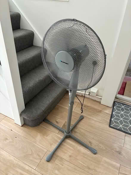 Photo of free Tall fan (Dunstable, Bedfordshire) #1