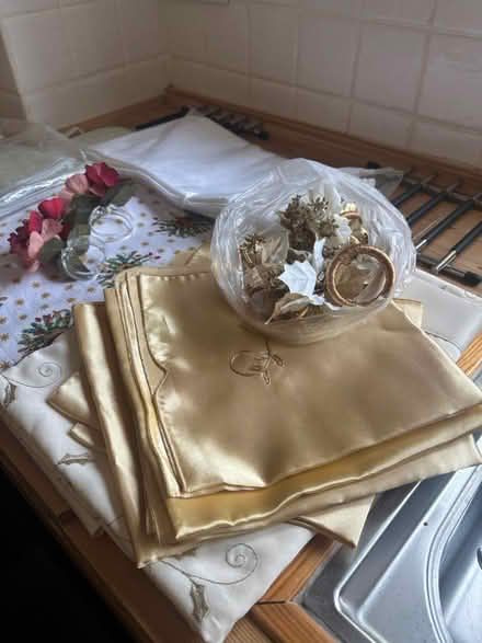Photo of free 3 Tablecloths With Napkins + Rings (Eythorne CT15) #1