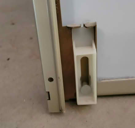 Photo of free Sliding mirror doors (Des Peres) #2