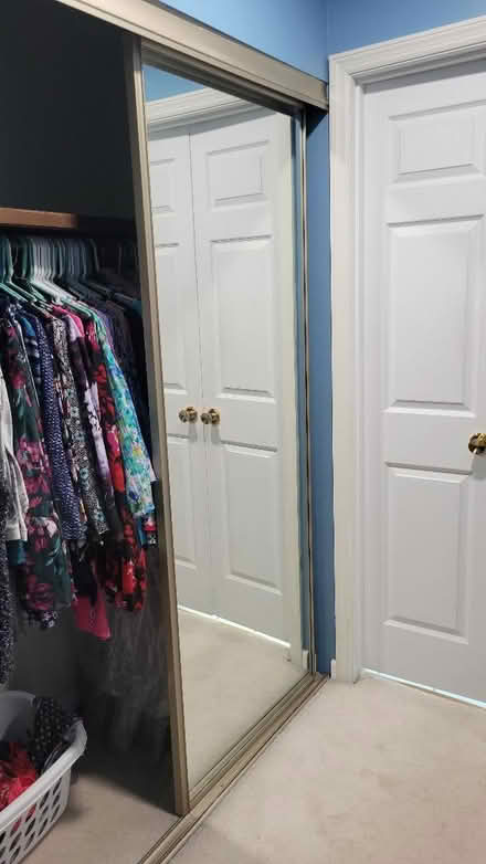 Photo of free Sliding mirror doors (Des Peres) #1