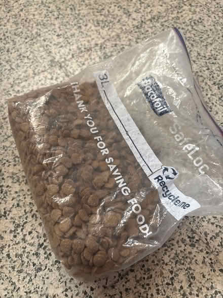 Photo of free IAMS senior cat food (Littlemore OX4) #1