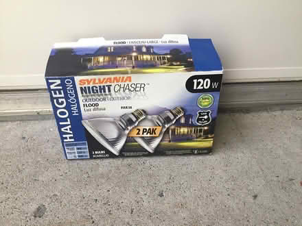 Photo of free Outdoor lights (Hunt Club & Conroy) #1