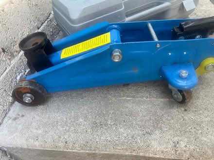 Photo of free 2 ton car jack (phibsborough Dublin 7) #2