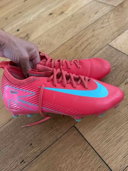 Photo of free Nike football boots (ME10) #1