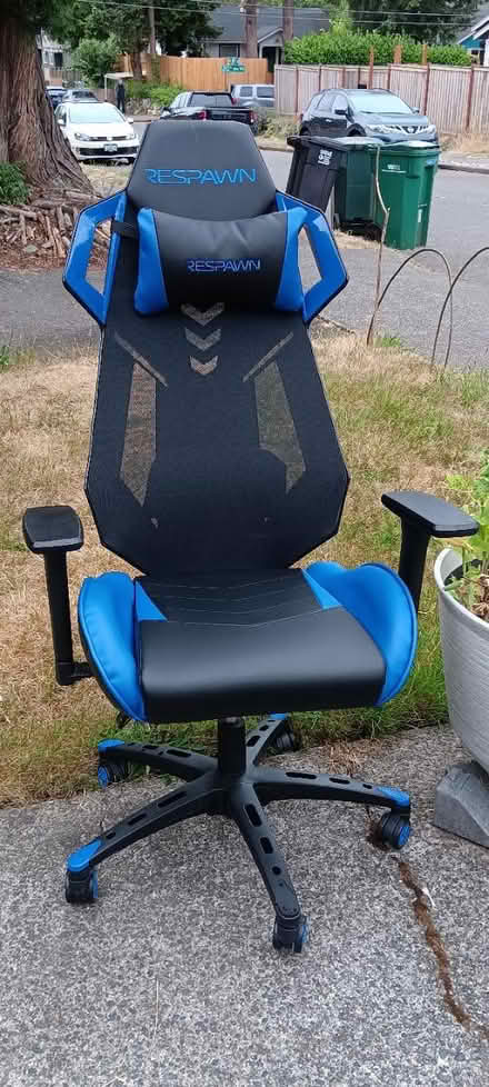 Photo of free Gaming chair (Maple Leaf) #1