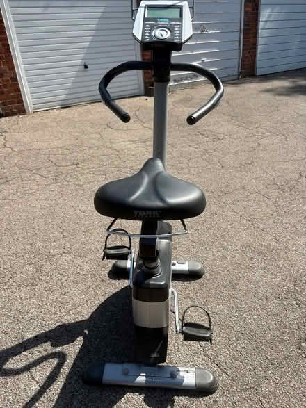 Photo of free York exercise bike (BR75jQ) #2