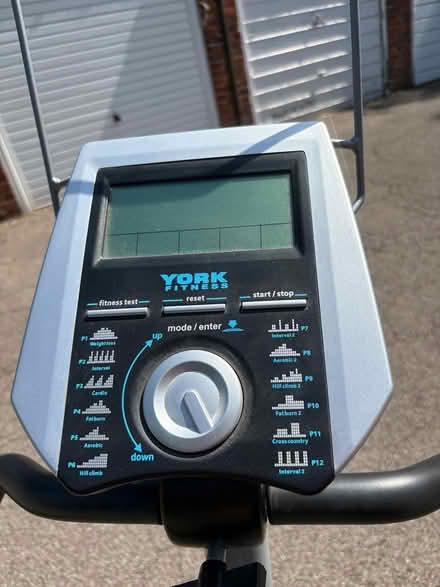 Photo of free York exercise bike (BR75jQ) #4