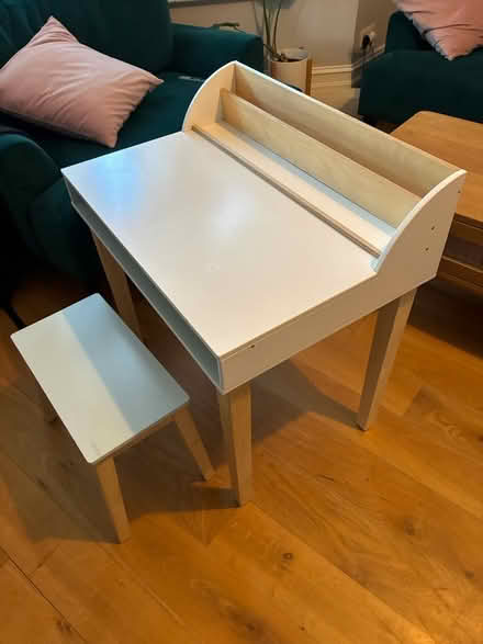 Photo of free Kids desk 5-11 years (TW9) #1