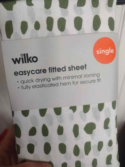 Photo of free 2 fitted sheets single (Southfields SW19) #1