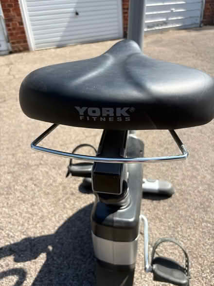 Photo of free York exercise bike (BR75jQ) #3