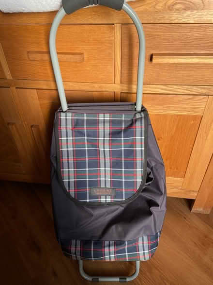 Photo of free Shopping trolley (BA11) #1