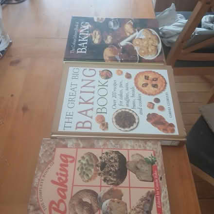 Photo of free Baking and cake decorating books (Rm1 4sh) #1