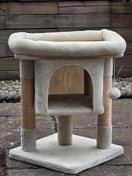 Photo of free Cat tree/house (Abingdon OX14) #1