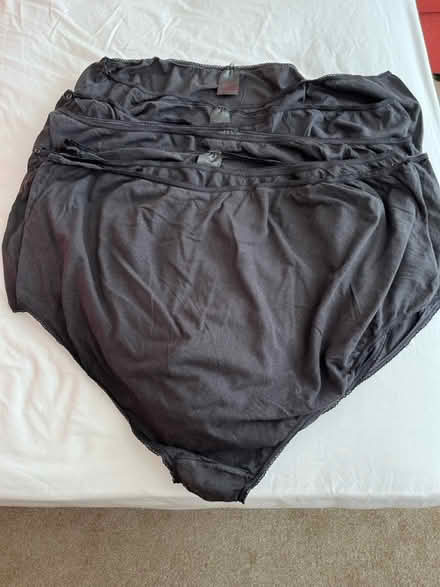 Photo of free 6 pairs ladies pants size 32-34 (Beckenham BR3) #1