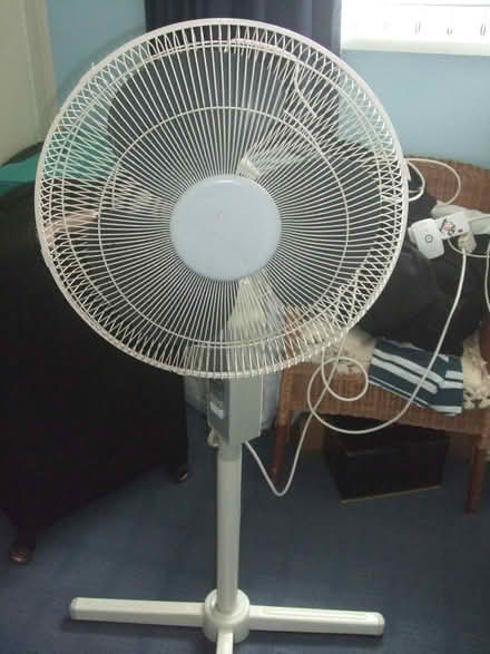 Photo of free 4ft fan (Havering Grange RM1) #1