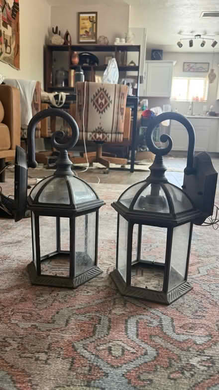 Photo of free Exterior Lights (Pima & Alvernon) #2