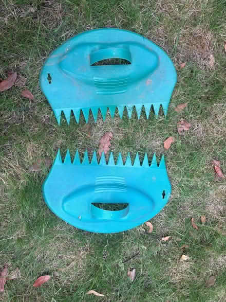 Photo of free Garden Leaf scoops (Welling DA7) #1