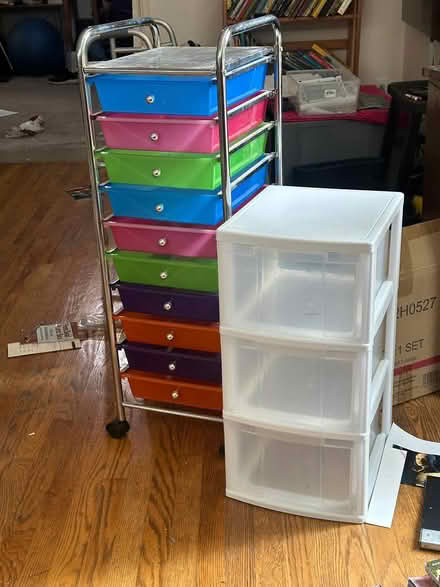 Photo of free storage bins/ carts (Bellevue crossroads) #1