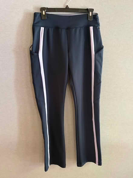 Photo of free NikeFIT DRY Women’s jogging pants (Saratoga Mtns) #1