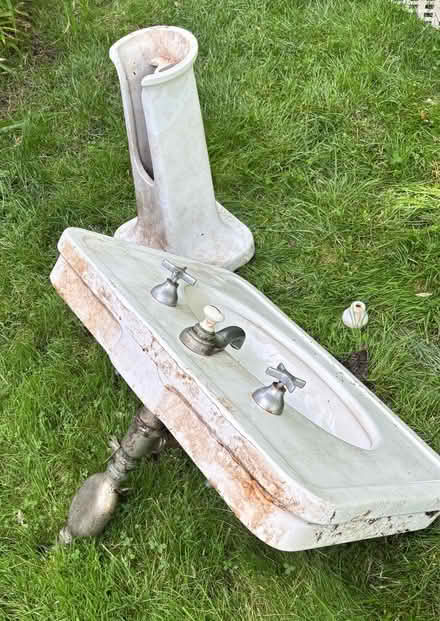 Photo of free 1920s Pedestal Sink white ceramic (Wilmette, Illinois) #3