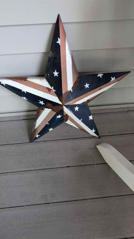 Photo of free Decorative metal US Flag as tar (Near Downtown Downers Grove) #1