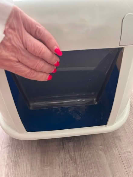 Photo of free Cat litter box with lid (Rickmansworth WD3) #4