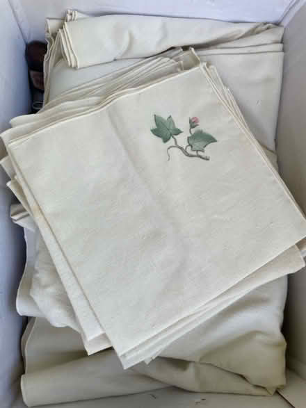 Photo of free Round tablecloth set (Near Main Street) #2