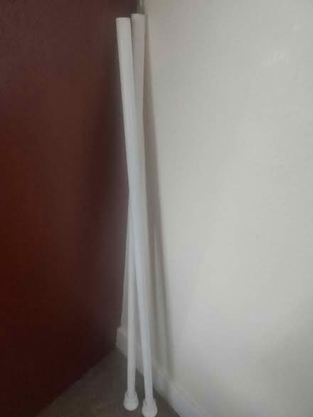 Photo of free White curtain pole (BR1) #1