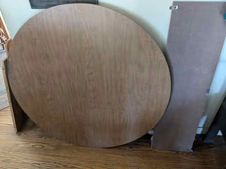 Photo of free Round table with leaf (Alameda & Notre Dame, Belmont) #1