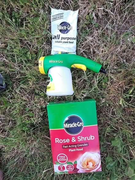 Photo of free Miracle grow powder and hose spray (Wootton Fitzpaine) #1