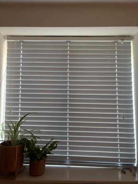Photo of free 3 venitian blinds (2 wood, 1 métal) (Wandsworth SW18) #1
