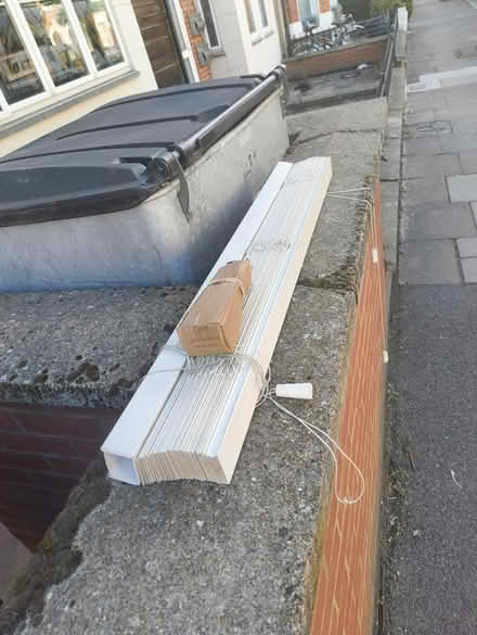 Photo of free 3 venitian blinds (2 wood, 1 métal) (Wandsworth SW18) #3