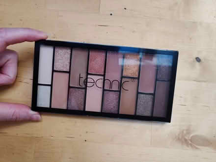 Photo of free Technic neutral eye shadow palette (Barbourne, WR1) #1