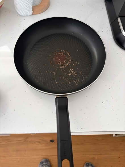 Photo of free 3 pan & 1 pot (Earls Court) #3