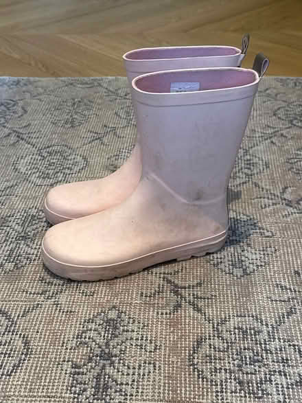 Photo of free UK4 wellies (Chelsea Green SW3) #2