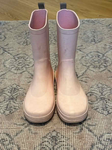 Photo of free UK4 wellies (Chelsea Green SW3) #1