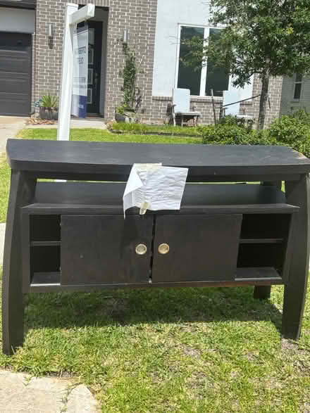 Photo of free Table (14310 winema view Conroe 77384) #1
