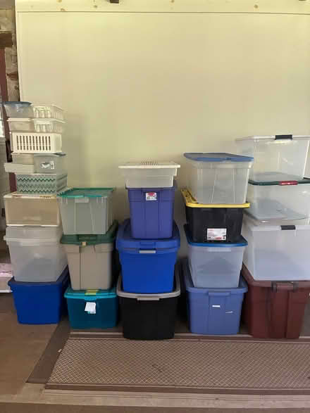 Photo of free Plastic storage containers (Edgemont PA) #2
