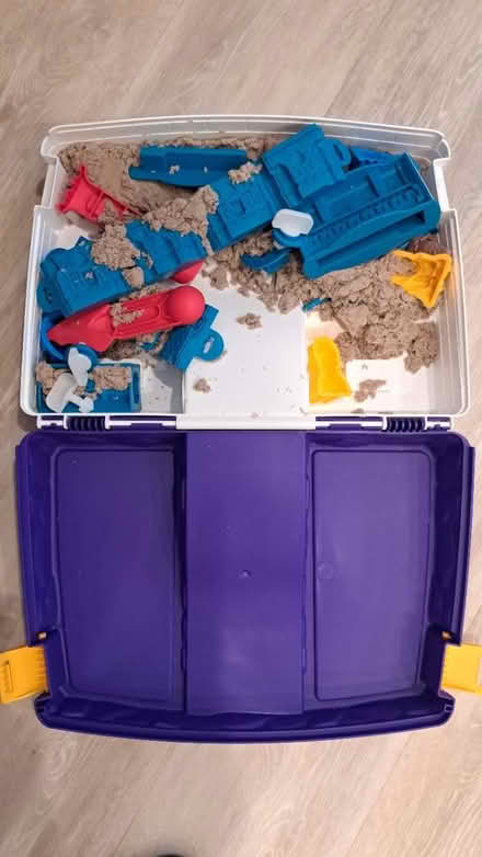 Photo of free Kinetic Sand box (Close to Cumberland School) #1