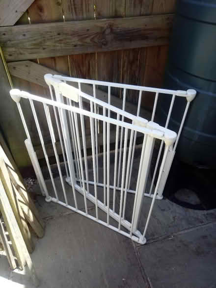 Photo of free Extra, extra wide baby gate (Horsham, near Bennetts Field) #1
